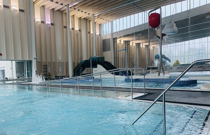 Implementation of the pool handrail Implementation of the pool handrail